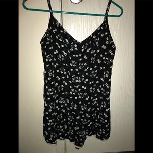 Super cute romper with daisies !!